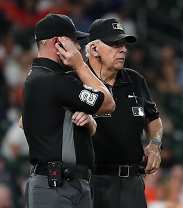 "Just a really bad throw" "He should not be standing there" – MLB Twitter reacts as umpire struck by attempted throw home in New York Yankees game
