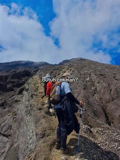 ati-ati munggaeh angel pora? #raung #mountains #hiking #adventure