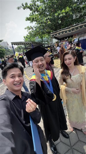 congratulation S3 pi @Dr. Arizal Tom Liwafa di kampus terbaik Universitas Airlangga (UNAIR) Aku nyusul bntar lagi....