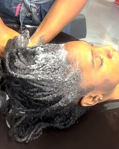 This hair stylist has top tips for how to wash locs correctly 👏 | LADbible Australia