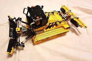 LEGO MOC-130579 42131 alternate: Snow Groomer (Technic 2022)