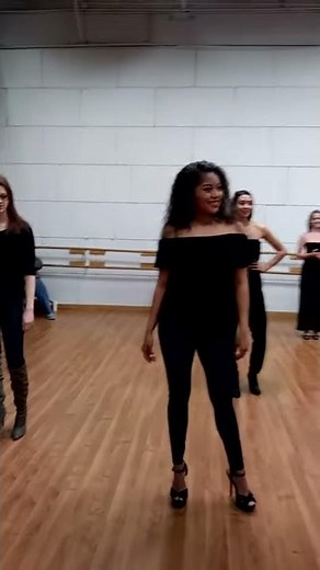 How to walk the Runway | Fashion Model Workshop I How do I pose like a model I Learn catwalk