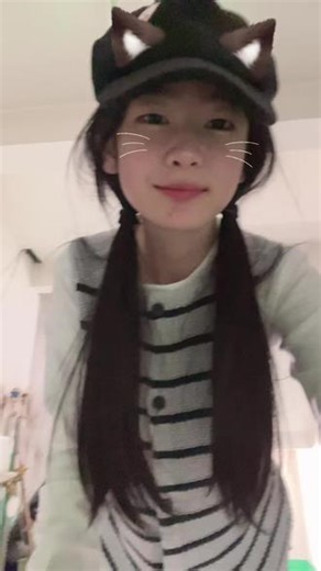 发照片不是为了博关注 实际是喜欢配着音乐欣赏自己