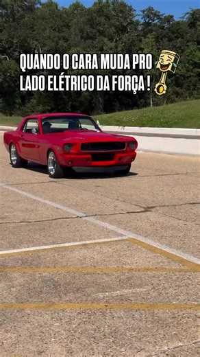Será que dono de carro elétrico é chegado num choque?😅#meme #humor #carro #memeautomotivo #carroantigo | Caio César