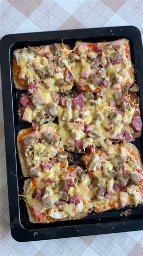 Pizza made from different types of bread