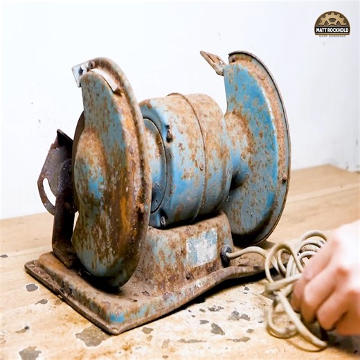 1980s Rusty Bench Grinder Restoration | Matt Rockhold