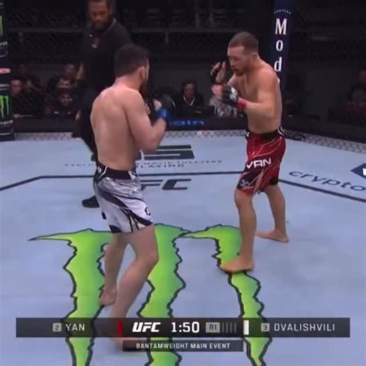 𝐂𝐨𝐦𝐛𝐚𝐭 𝐋𝐢𝐛𝐫𝐚𝐫𝐲 on Instagram: "One of the areas that Merab has improved on the most are these headlock positions where knees to the head have now been legalized Merab’s submission game has become more advanced throughout his title reign and if he consistently finds Yan in these positions, don’t be surprised if he finds a finish"