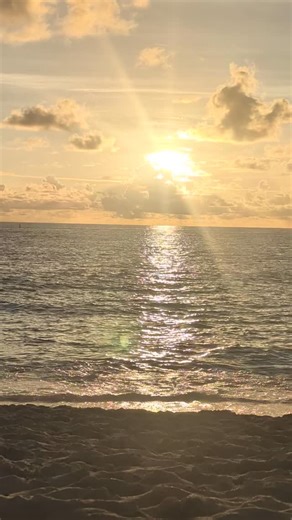 Maho Beach sunsets are the perfect way to "lively up yourself" 🥰🌅🏖️🇸🇽 | SXM Strong