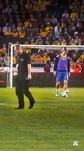 455K views · 7.1K reactions | Ibrahimovic Brilliant flick up skill tutorial#zlatanibrahimovic #footballskills #tutorial #viralshorts | ValentiniO back up page | Facebook