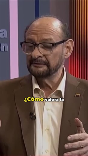 Oscar Schémel on Instagram: "En el programa @360enDirecto, conversé con Boris Castellano (@boriscastellano1) sobre la reacción institucional ante los hechos recientes y la continuidad constitucional. “Se manifestó la continuidad constitucional, se protegió el Estado-nación… y eso no ocurrió: no hubo desintegración ni ruptura. Todo lo contrario: se consolidó la identidad nacional.”"