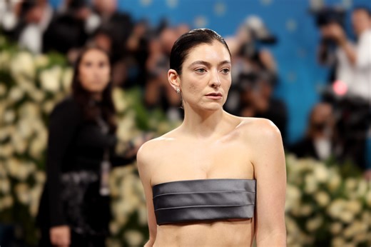 Lorde Strips Down In ‘Man Of The Year’ Video