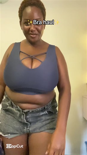 Happiness wan wound me😂 #fypシ゚ #bra #bodypositivity #exposuretherapy #brahaul #midsize #fakebodyy⚠️