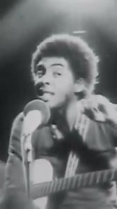 Gilberto Gil performing Refazenda live in 1975. 🔁: @som_do_vinil #GilbertoGil #jazzestámorto #jazzisdead | Jazz Is Dead