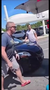 ¡Reprobable! Turista extranjero golpea a taxista en el aeropuerto de Cancún
