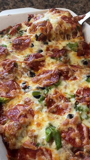 1.4M views · 11K reactions | Bubble Up Pizza Bake is always a hit at our house! #bubblepizza #pizza #pizzanight #pepperoni #familydinner #easyrecipe #cheesy #sundaydinner #cooking #delicious #yummy #whatsmomcookin #dinnerideas #food | Whatsmomcookin | Facebook