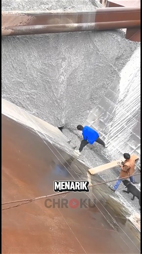 How to unload cargo on a barge