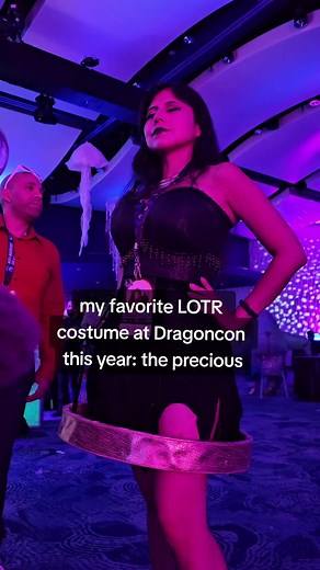 I met the One Ring at the aquarium #cosplay #costume #lotr #Leds #tolkien #lordoftherings #Sauron