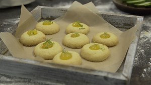 21K views · 251 reactions | Klassische Rezepte neu interpretiert. Heute: zitronige Liebesgrübchen aus Brandenburg. | Backmomente.de | Facebook