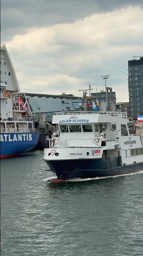 Hafenrundfahrt Kiel: Förde-Adler der Reederei Adler-Schiffe unterwegs auf der Kieler Förde