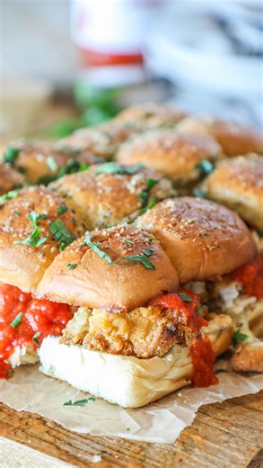 Kimber | Easy Family Recipes on Instagram: "Chicken Parmesan Sliders are proof that dinner doesn’t have to be hard to be good! This one’s a full cheat code with big flavor, easy shortcuts, and family-approved every time. If dinner feels exhausting lately, it’s not you. It’s the recipes 😉 📩 Comment 𝐏𝐚𝐫𝐦 𝐒𝐥𝐢𝐝𝐞𝐫𝐬 and I will DM you the recipe. 𝑾𝒉𝒚 𝒚𝒐𝒖 𝒏𝒆𝒆𝒅 𝒕𝒐 𝒎𝒂𝒌𝒆 𝒕𝒉𝒆𝒔𝒆 ✅ No breading, no frying, no stress ✅ Fast enough for weeknights ✅ Everyone actually eats it How