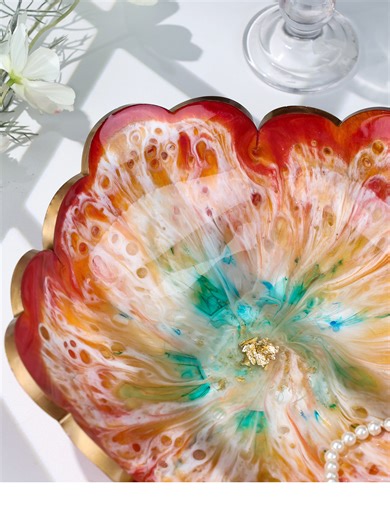 Create Stunning Resin Petri Dish Art Using Silicone Oil