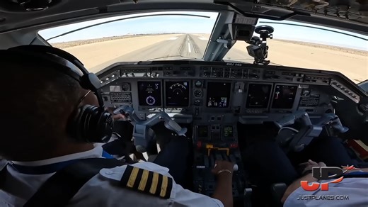 跟随纳米比亚航空机组驾驶ERJ145执行境内航班