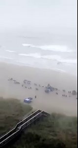 174K views · 1.2K reactions | Welp, there goes the umbrellas!☂️☂️☂️ Strong winds and storms moving through Myrtle Beach, South Carolina today! Permission: Casey Shell | Live Storm Chasers | Facebook