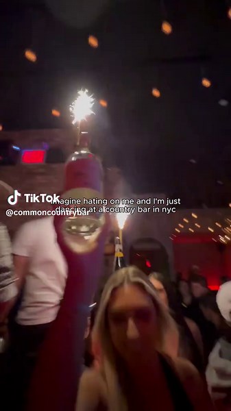 Weekend Fun at Common Country Bar