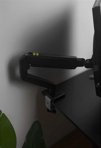single monitor arm from @mountup global thank you for sending it out! link in bio! #techtok #tech #minimalism #mintorarm #gaming