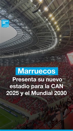 🏟️ Marruecos inauguró en Rabat, su capital, el renovado estadio Príncipe Moulay Abdellah, que ahora cuenta con una capacidad para 68.700 espectadores. La reconstrucción del recinto se llevó a cabo con el objetivo de cumplir los estándares internacionales de cara a la Copa Africana de Naciones (CAN) 2025 y el Mundial de 2030. Natalia Ruiz estuvo allí y nos cuenta más sobre este renovado escenario deportivo. | FRANCE 24 Español
