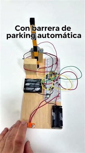 Circuito temporizado con barrera automática en acción ¿Eres capaz de entender cómo funciona?