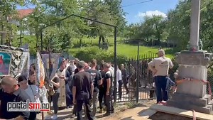 🙁◼️Lacrimi și durere în Valea Seacă. Trupurile fetelor moarte în tragedia din Italia au ajuns la cimitir... | PortalSM