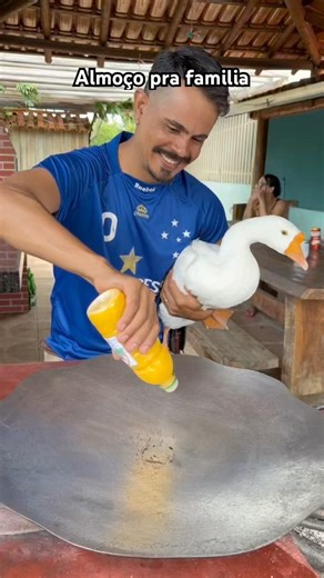 Ganso no disco só que não 😂 #roça #comida #familia #almoço