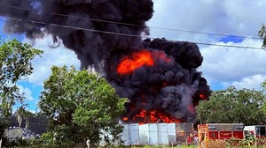 Massive Fire Breaks Out in Kissimmee, Black Smoke Towers Over Florida's Osceola | WATCH VIDEOS