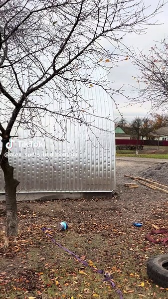 Готове рішення ангар-зерносховище 12х20 - 240м2 Вартість ангару на точковому фундаменті - 648000 грн. Також додатково можемо зробити цоколь та опорну металеву стінку для зерна. Ціни на ангари арочного типу починається від 2200 грн/м2. Працюємо по всій Україні Також дивіться відео, як цей ангар будувався, на нашій сторінці #зерносклад #ангар #зерносховище