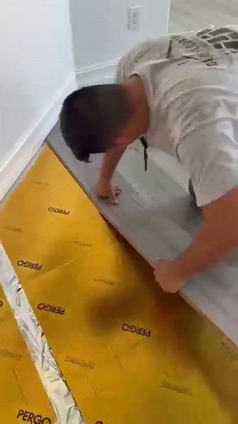 How to measure and cut laminate flooring more easily #flooring #laminateflooring #homeimprovement