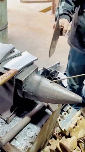 test the sharpness and durability of the machete for cutting iron #shorts