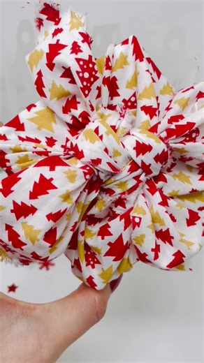 Come confezionare un regalo con h. Pezzo di stoffa - Furoshiki tutorial