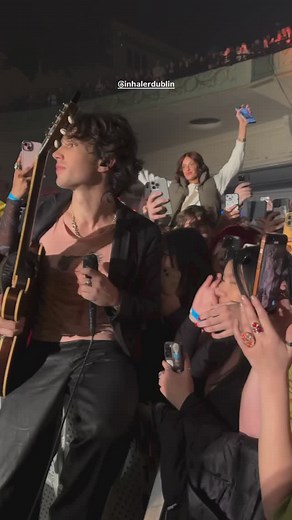 Grace burns & Elijah Hewson 🪩 on Instagram: "Eli in the crowd tonight in london 😁😁😁😁 - via freya.perry story"
