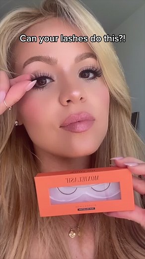 Easy Application with Moxie Lash Magnetic Lashes