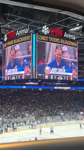 Islanders recognize assistant athletic trainer Jody Green on 1500 games!