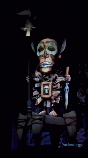 This little effect uses misdirection, classic magic tricks, modern lighting, and great staging. We think it might be Disney’s best effect, but it’s often overlooked. Is there a more convincing one in any other ride? | Parkeology