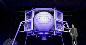 Jeff Bezos unveils Blue Moon lunar lander