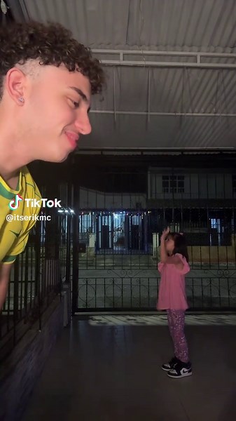 Cousin Dance Challenge: Laughing about Smelly Breath