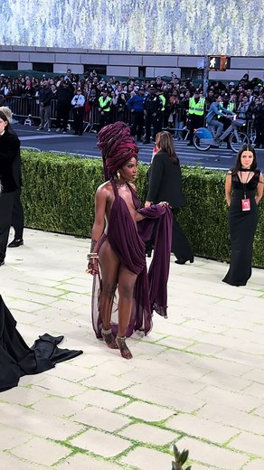 #Doechii arrives at the #MetGala.