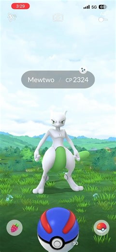 Catching a Shiny Mewtwo from the 30th anniversary GO Pass