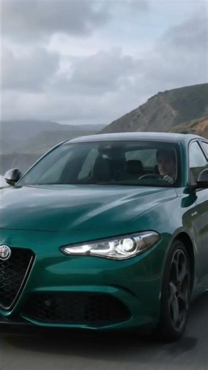 ALFA ROMEO GIULIA 🍀 Is this the most beautiful Italian sports sedan on the road? 🇮🇹 #AlfaRomeo