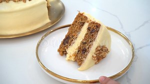 Super Moist Carrot Cake How to make a super moist and delicious Carrot & Dates Cake. Here's what you'll need: 1 and 1/2 cup brown sugar (300g) 3 large eggs (room temperature) 3/4 cup sunflower or canola oil (185ml) 1/3 cup plain yogurt (90g) 2 tsp vanilla extract (10ml) 2 cups all purpose flour (250g) 2 tsp baking powder (10g) 1 tsp baking soda (5g) 1 tsp salt (5g) 1 tbsp cinnamon powder 2 cups grated carrots (220g) 1 cup chopped dates (130g) 1 cup chopped pecans and walnuts FROSTING: 1 cup soft