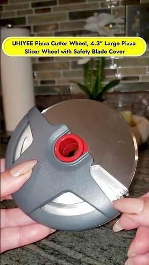 UHIYEE Pizza Cutter Wheel Review | 4.3" Large Stainless Steel Slicer That Cuts Pizza Effortlessly