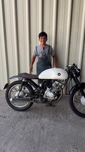 Transformación increíble de una moto café racer